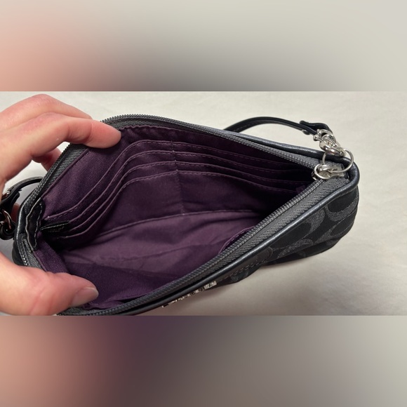 Coach wristlet - Picture 4 of 4